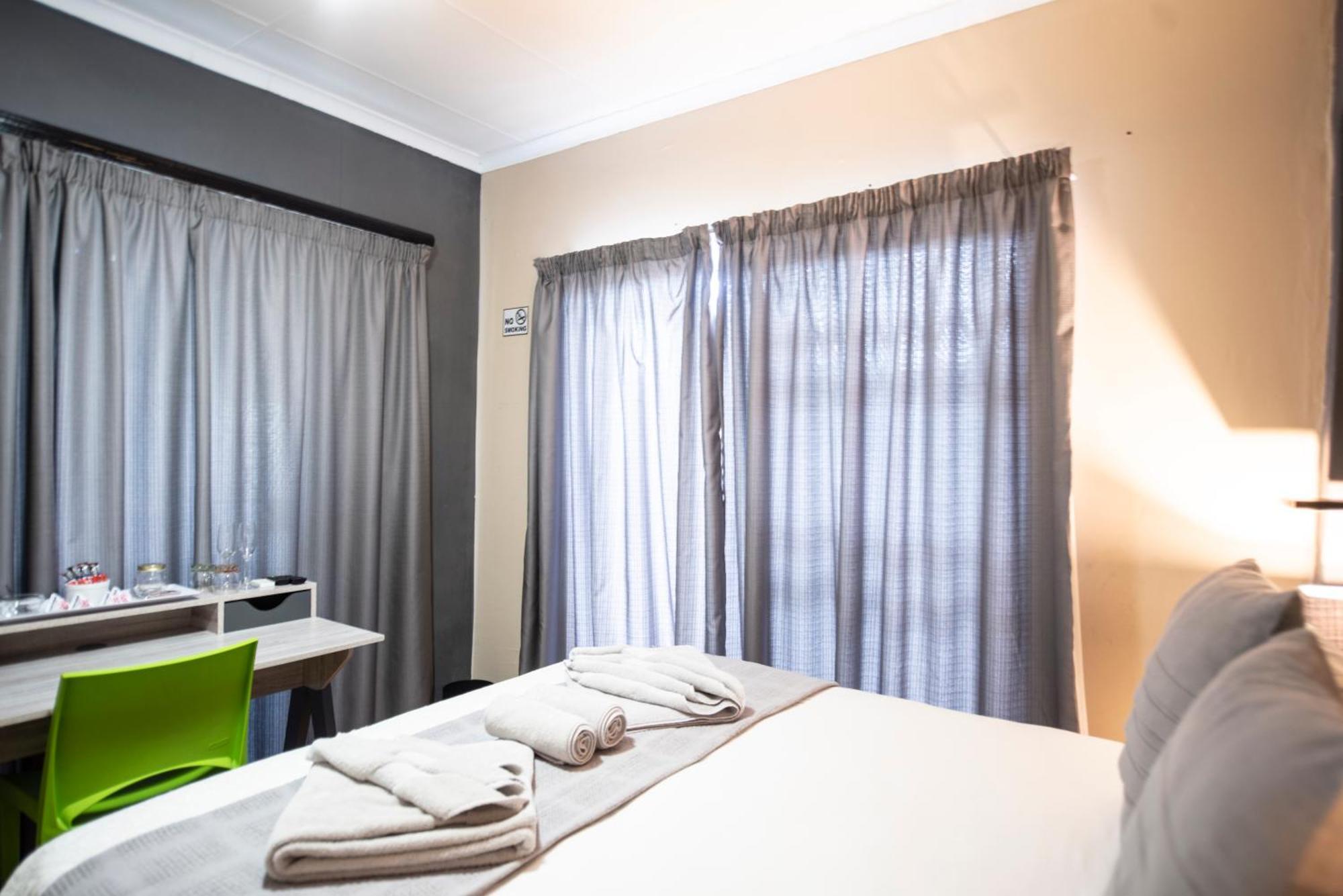 Meadowbrook Guesthouse Претория Екстериор снимка