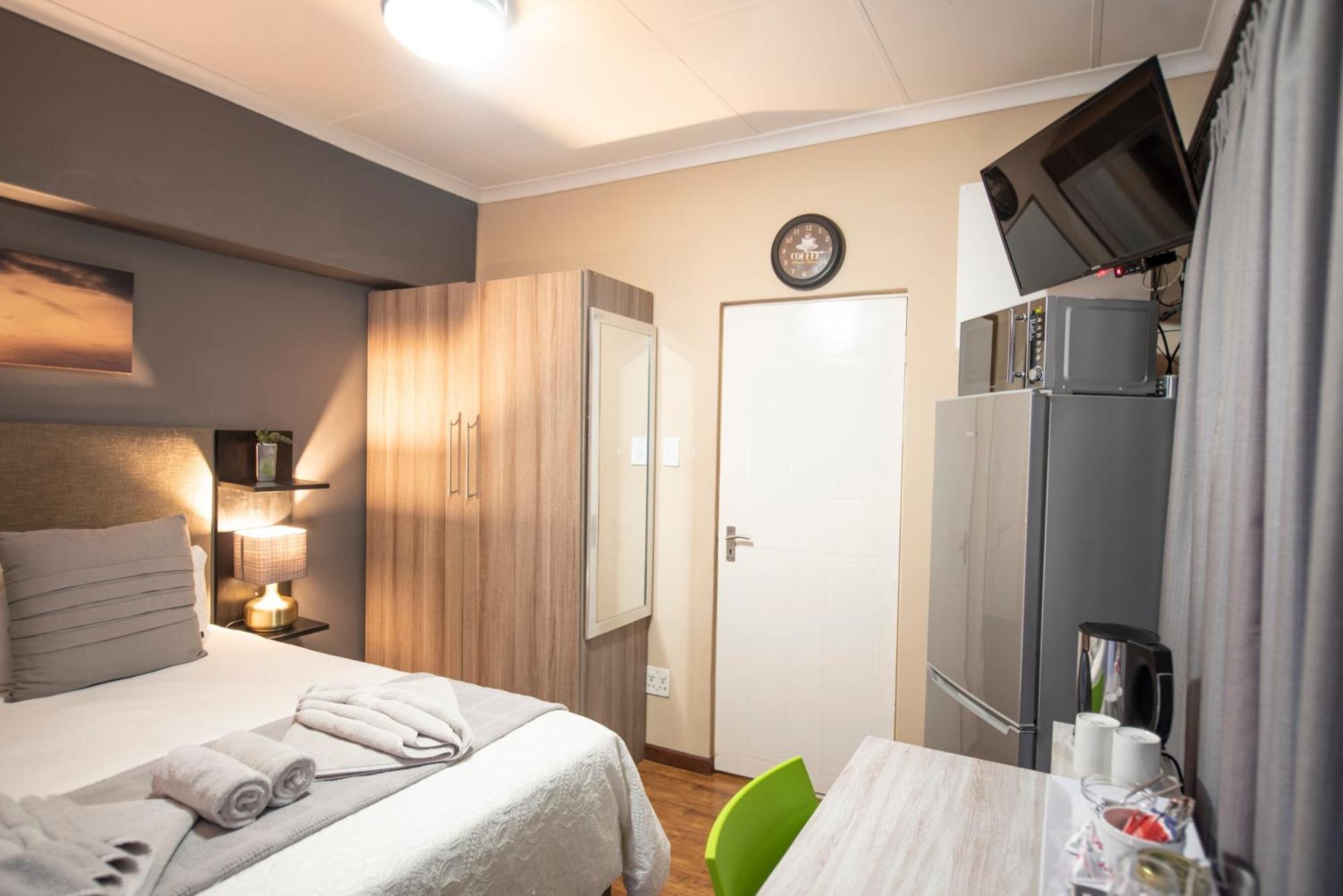 Meadowbrook Guesthouse Претория Екстериор снимка